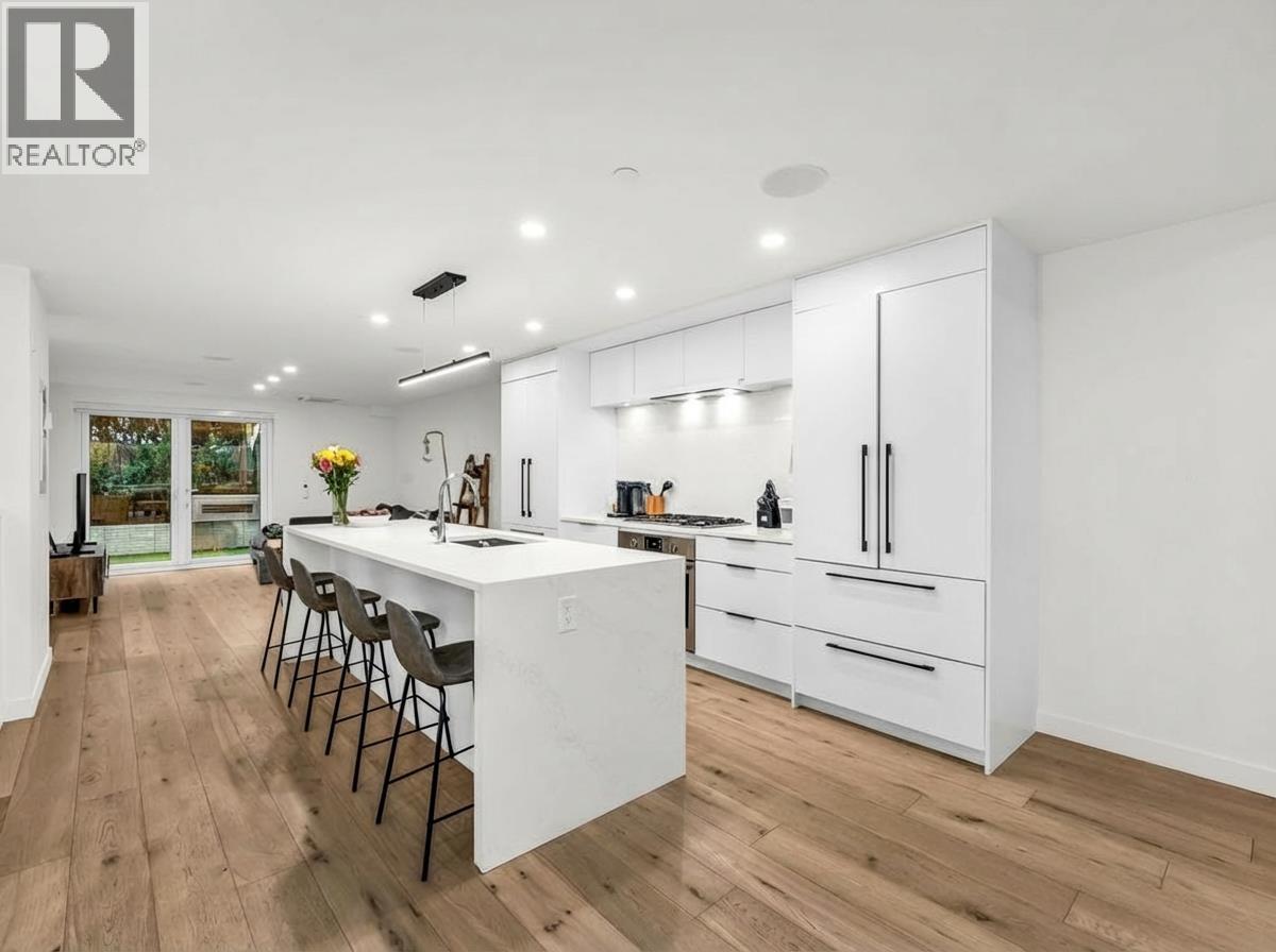 102 649 E 3rd Street, North Vancouver, British Columbia  V7L 1G6 - Photo 9 - R3104188