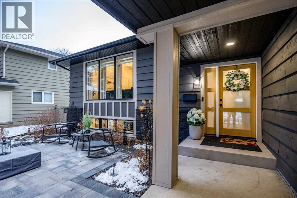 168 Oakside Circle, Calgary, Alberta  T2V 4H2 - Photo 3 - A2296519