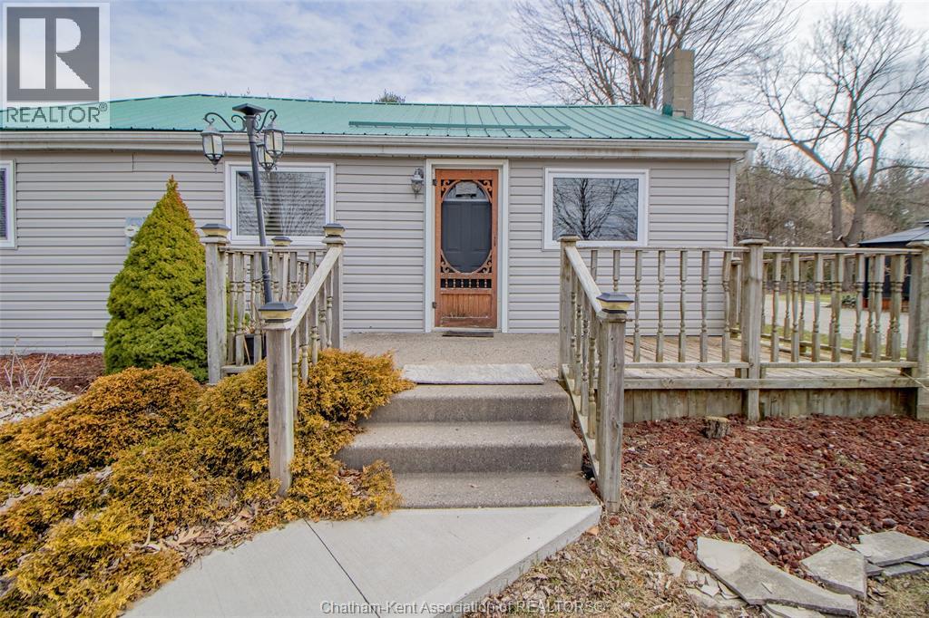 MLS# 26005777: 29909 WEST BOTHWELL ROAD, Bothwell, Canada