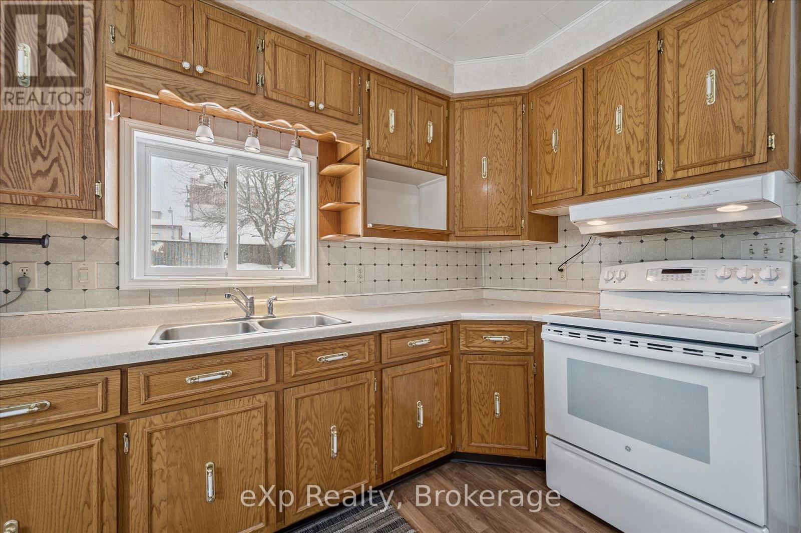 8 West Street, Perth East (Milverton), Ontario  N0K 1M0 - Photo 14 - X12927276