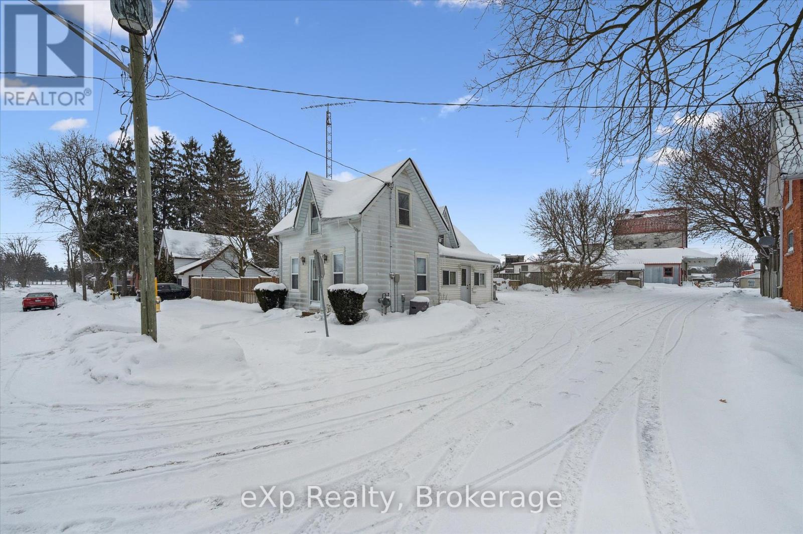 8 West Street, Perth East (Milverton), Ontario  N0K 1M0 - Photo 4 - X12927276