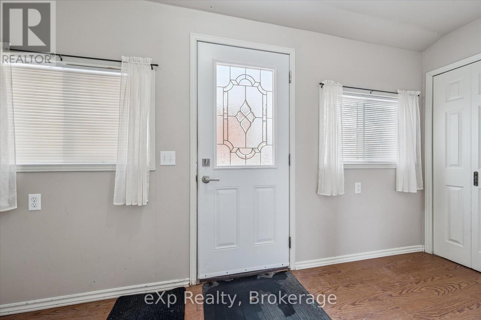 8 West Street, Perth East (Milverton), Ontario  N0K 1M0 - Photo 9 - X12927276