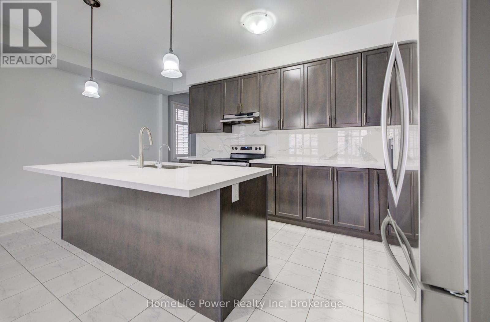 56 Reistwood Drive, Kitchener, Ontario  N2R 0N8 - Photo 8 - X12927302