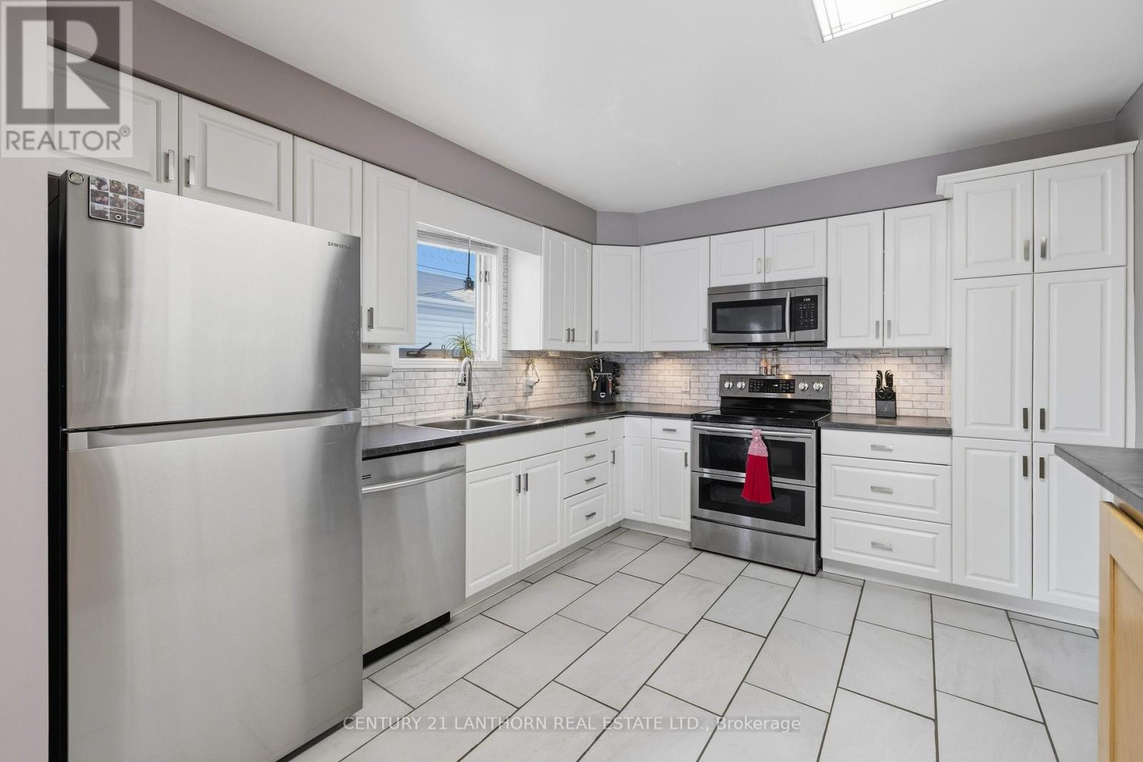 880 Walker Court, Kingston, Ontario  K7M 8L2 - Photo 11 - X12927326