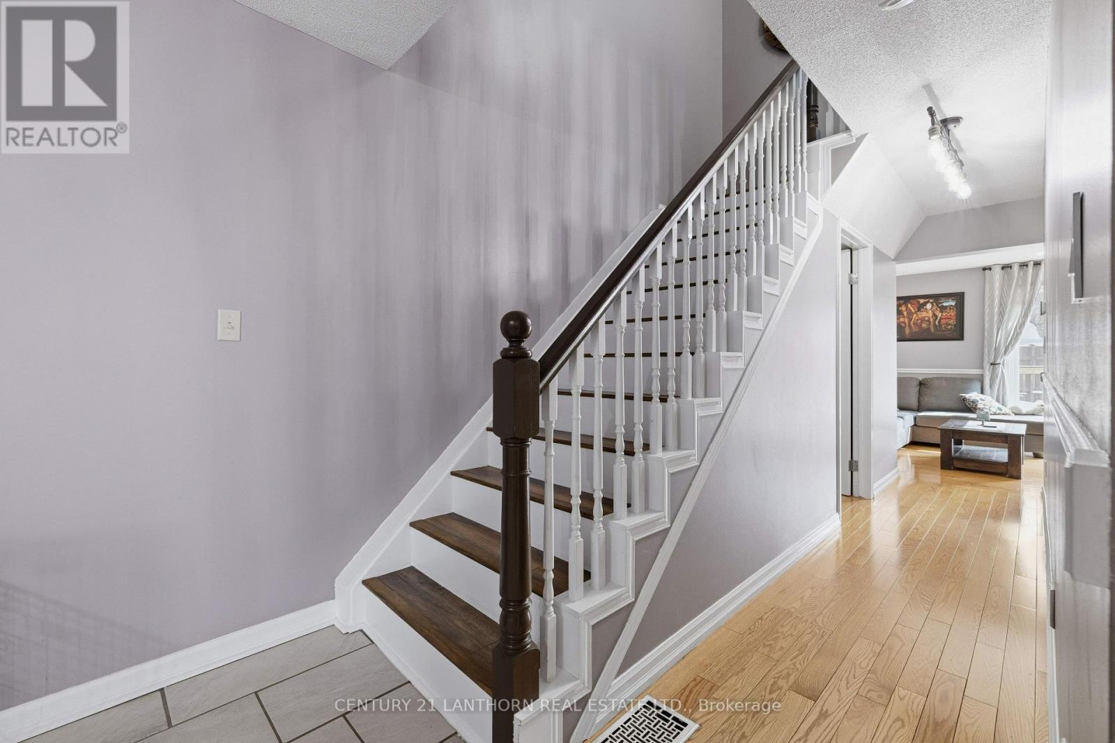 880 Walker Court, Kingston, Ontario  K7M 8L2 - Photo 8 - X12927326