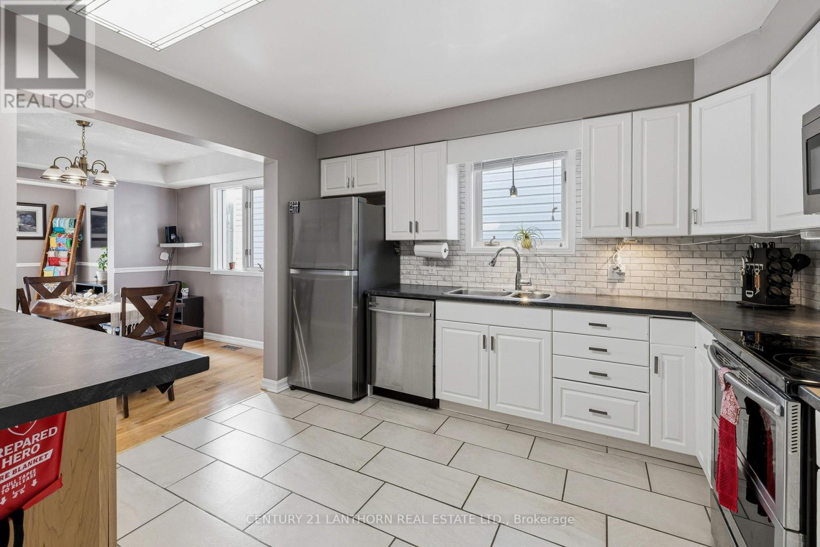 880 Walker Court, Kingston, Ontario  K7M 8L2 - Photo 9 - X12927326