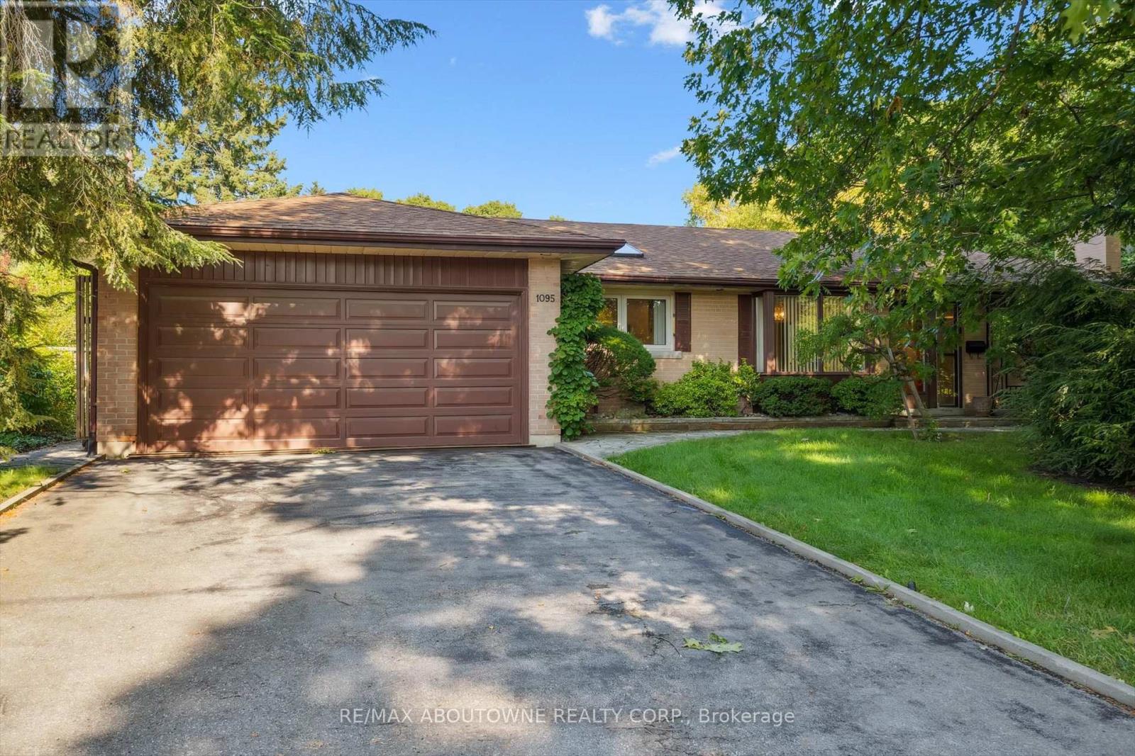 1095 LINBROOK ROAD, Oakville, Ontario