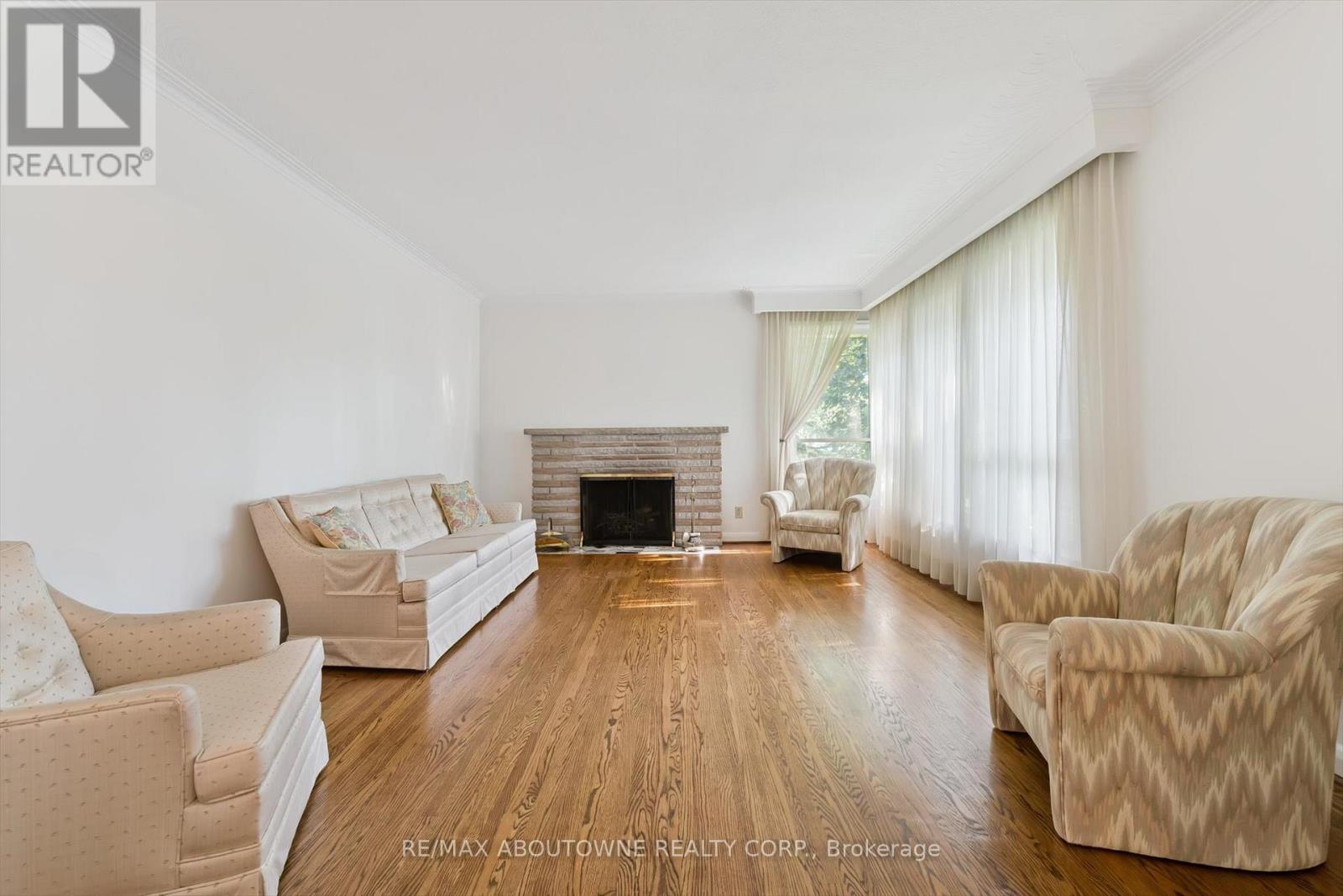 1095 Linbrook Road, Oakville, Ontario  L6J 2L2 - Photo 5 - W12682198