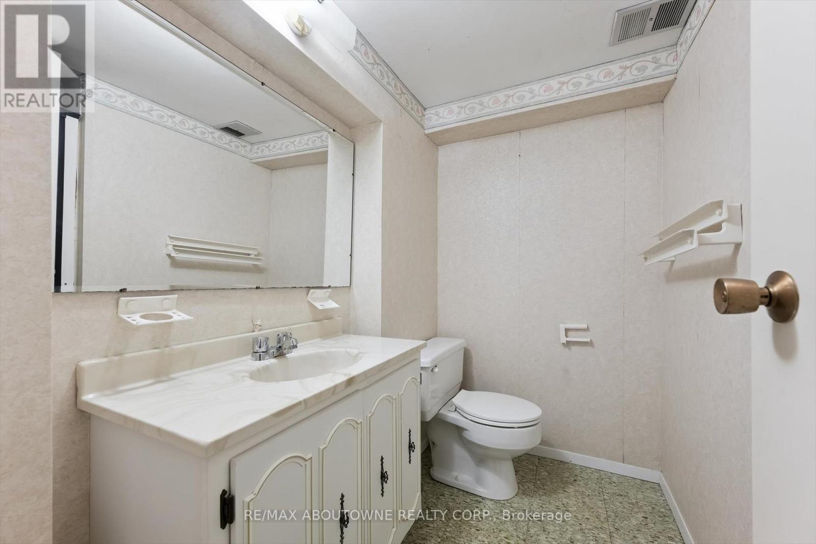 1095 Linbrook Road, Oakville, Ontario  L6J 2L2 - Photo 32 - W12682198