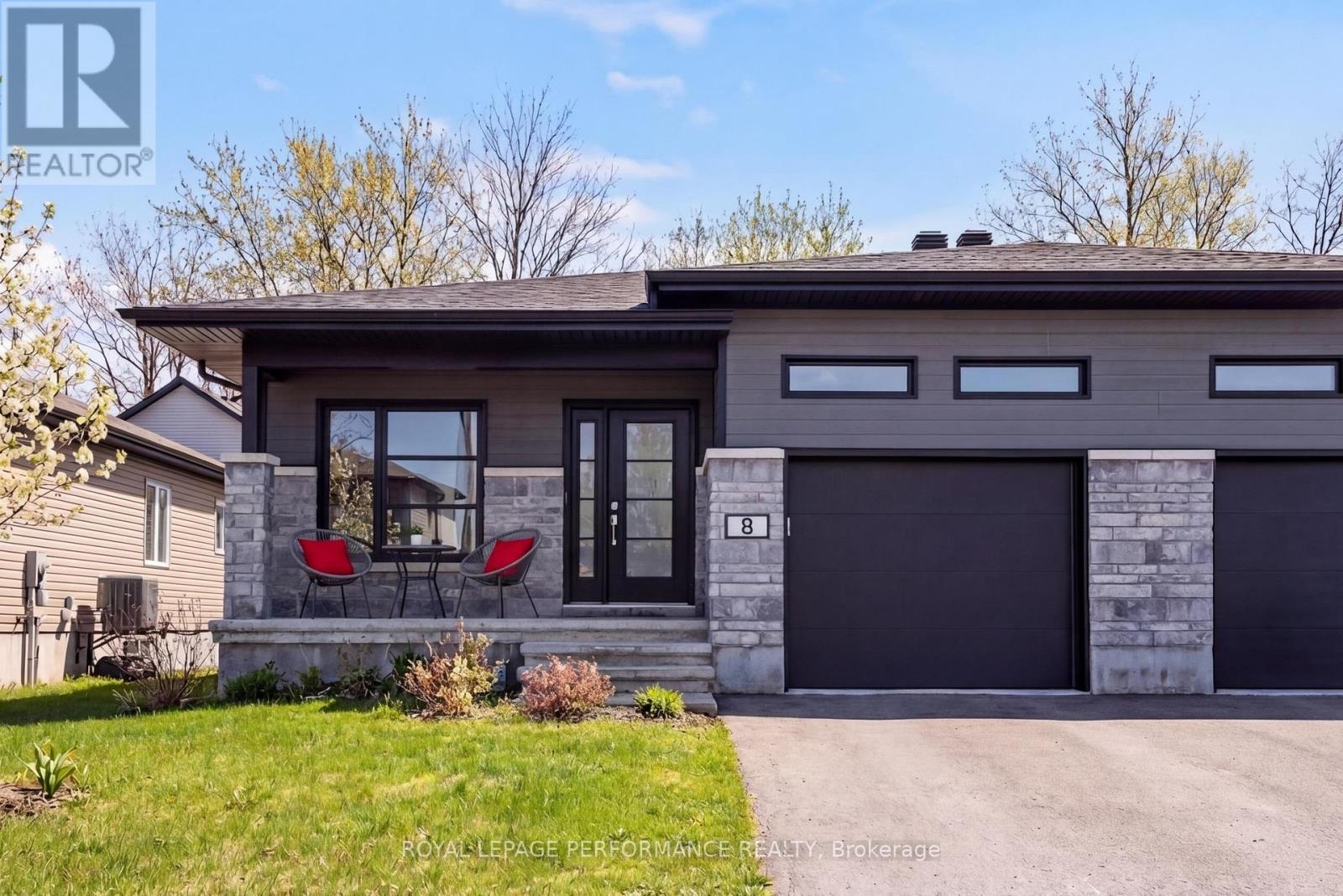 8 BRITTANY STREET, North Stormont, Ontario