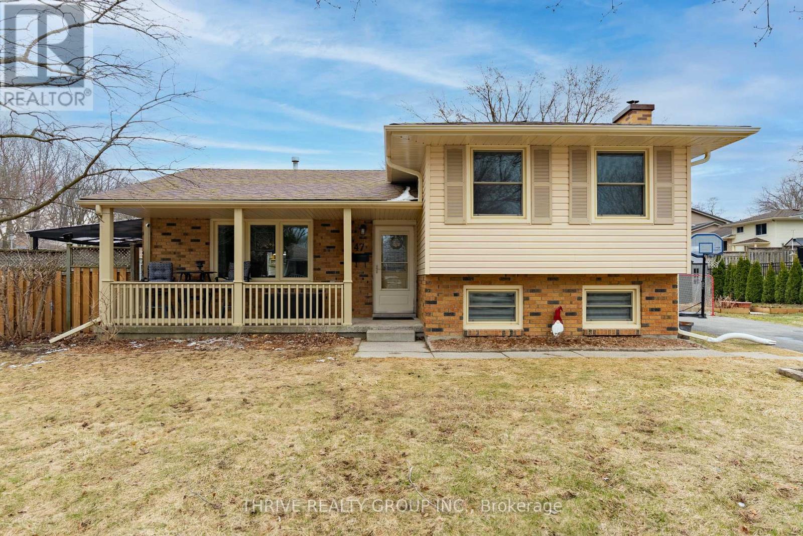 47 Fairlane Road, London South, Ontario  N6K 3E3 - Photo 4 - X12927358