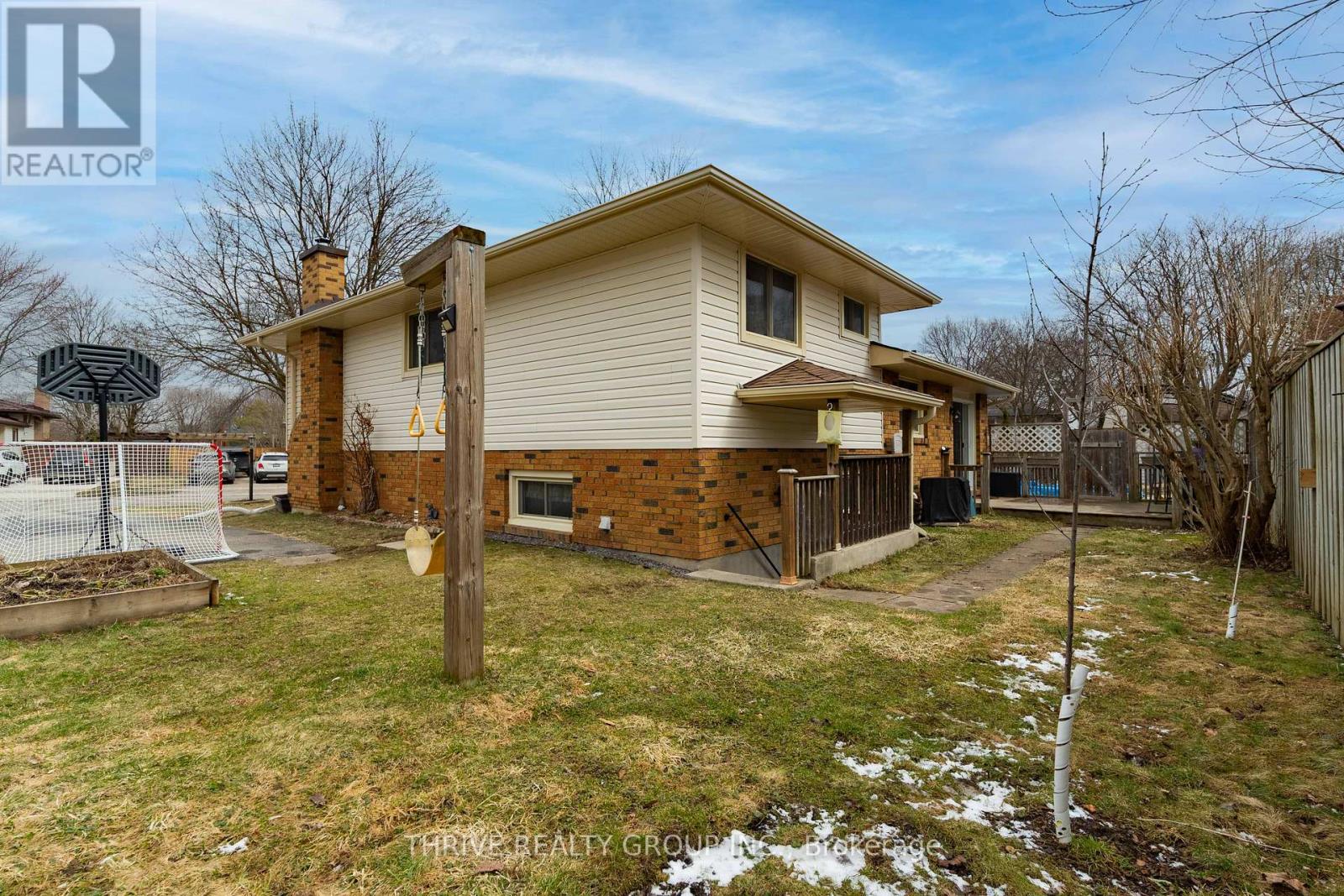 47 Fairlane Road, London South, Ontario  N6K 3E3 - Photo 7 - X12927358