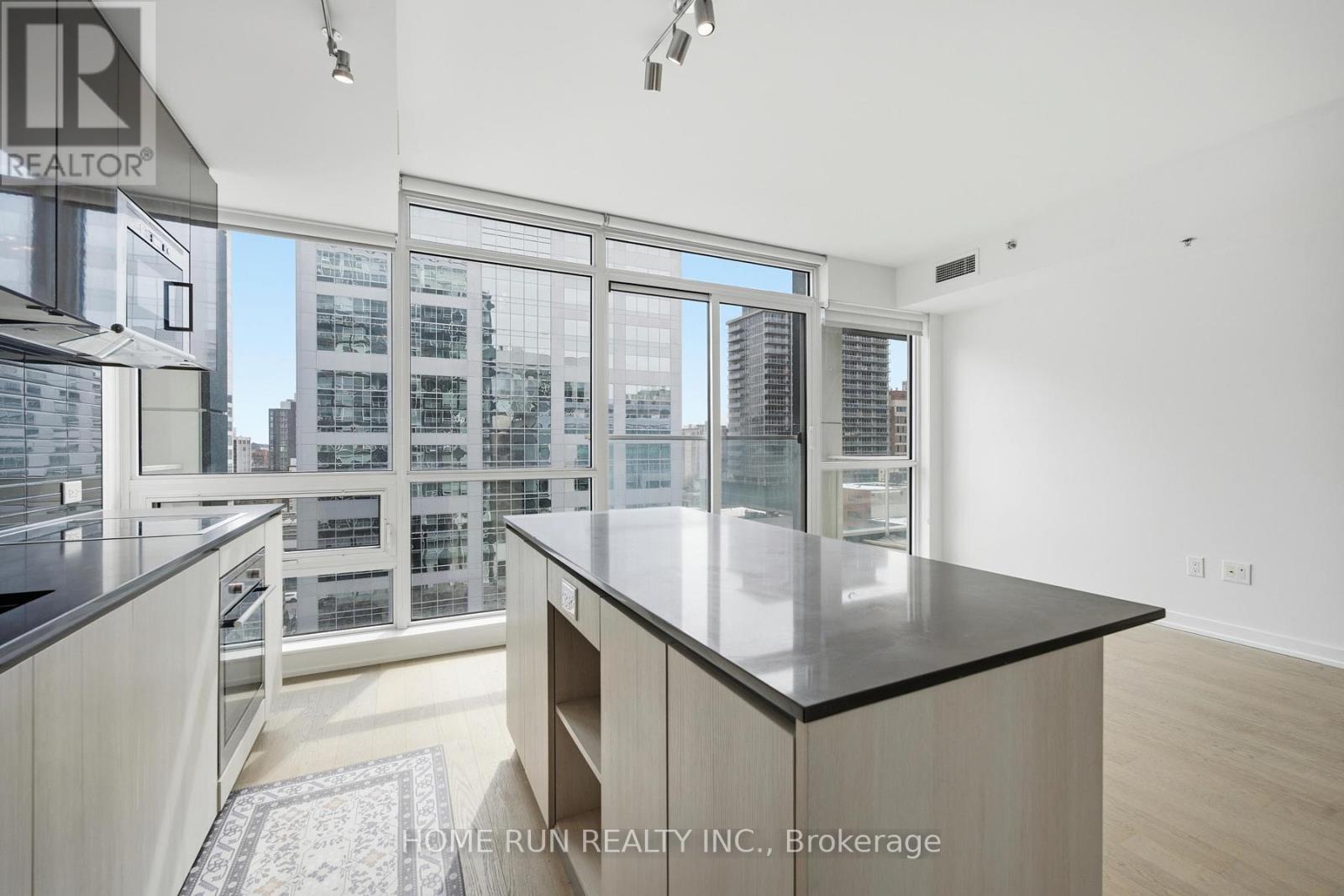 1007 - 199 Slater Street, Ottawa, Ontario  K1P 0C8 - Photo 9 - X12927274