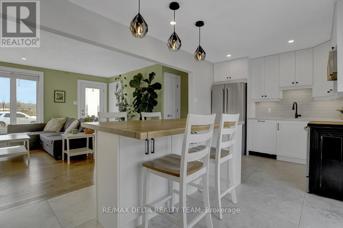 6591 Russell Road, Ottawa, Ontario  K0A 1K0 - Photo 11 - X12927316