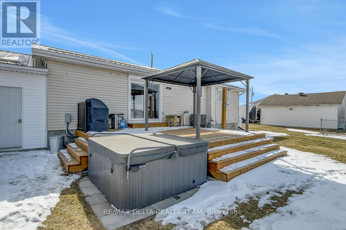 6591 Russell Road, Ottawa, Ontario  K0A 1K0 - Photo 37 - X12927316