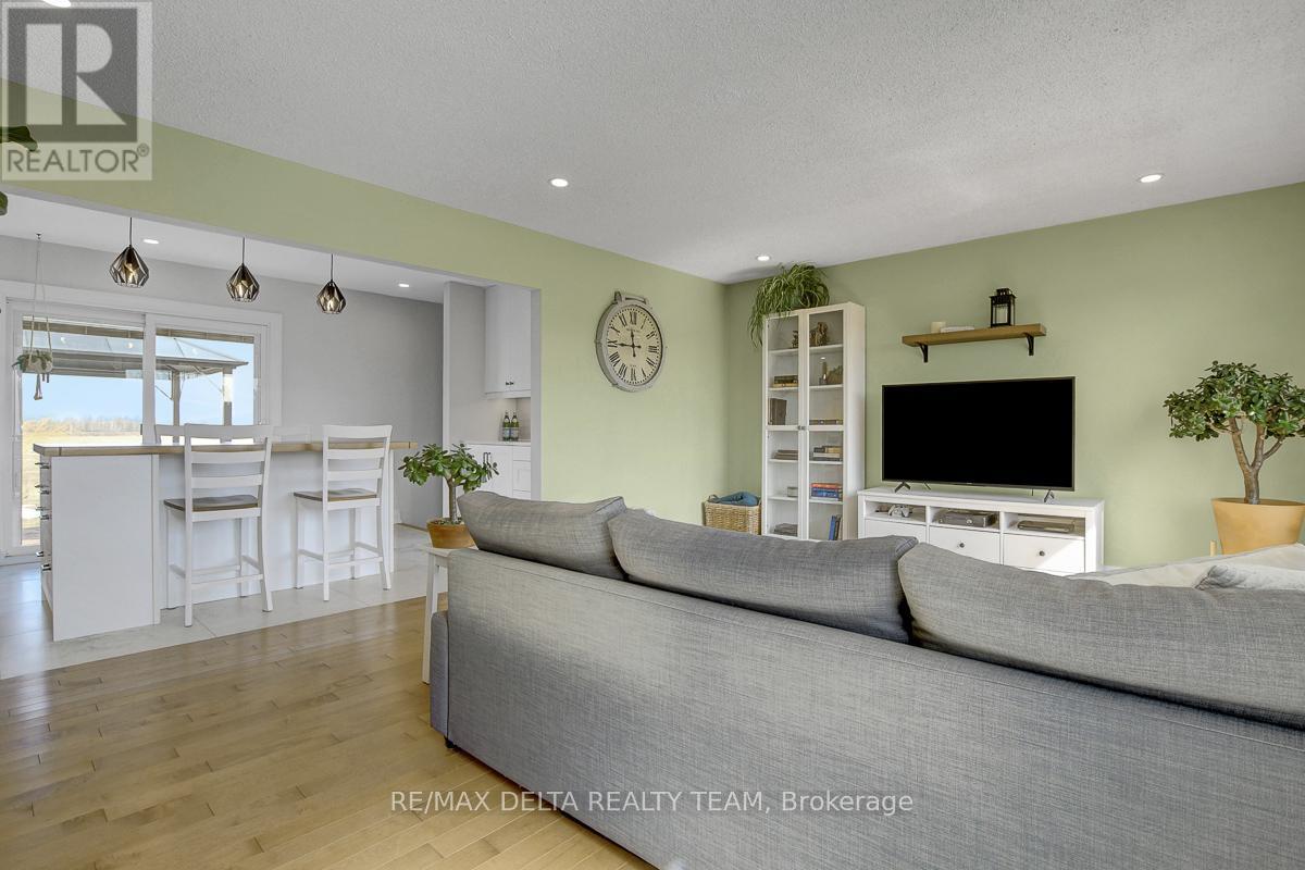 6591 Russell Road, Ottawa, Ontario  K0A 1K0 - Photo 4 - X12927316