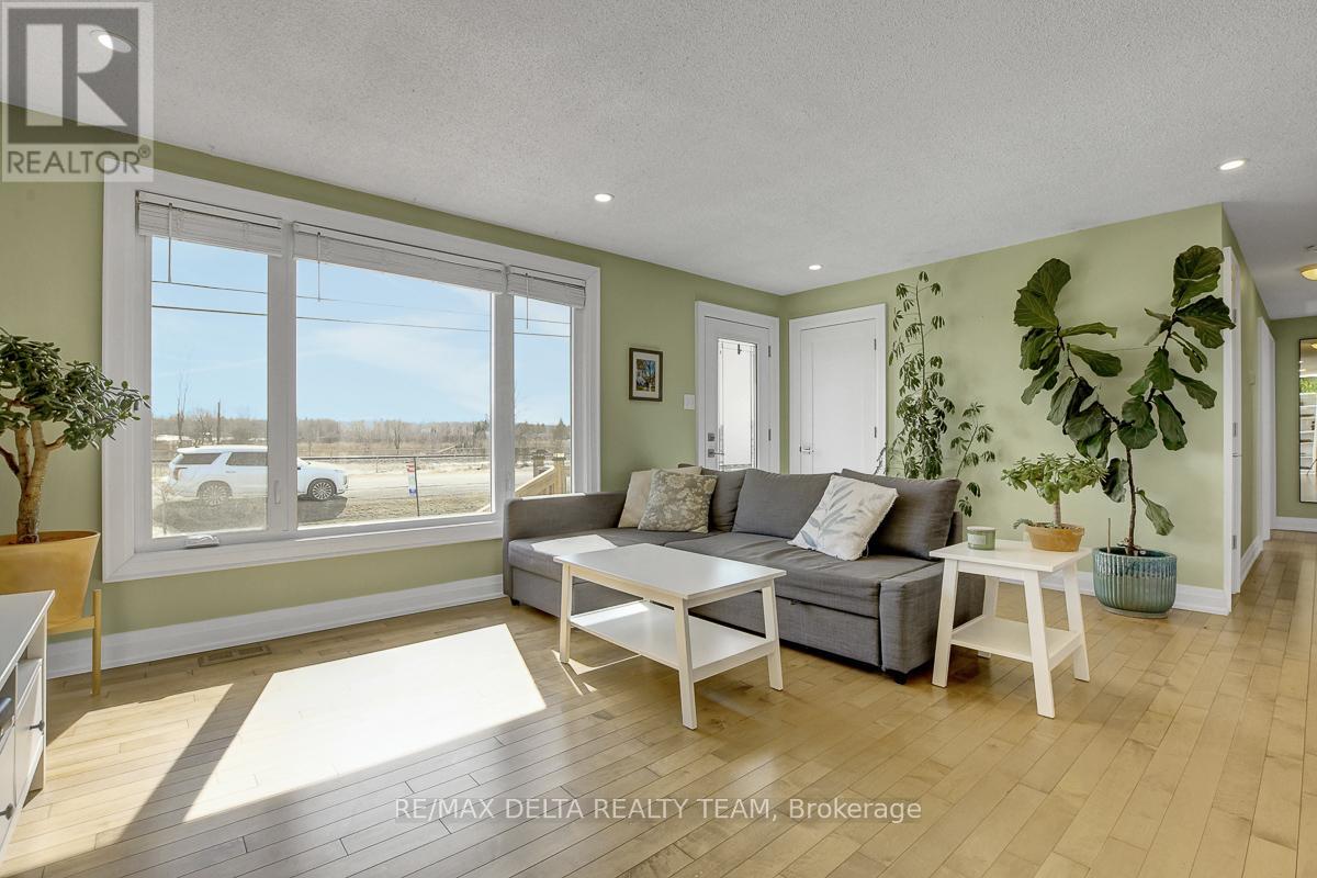 6591 Russell Road, Ottawa, Ontario  K0A 1K0 - Photo 7 - X12927316