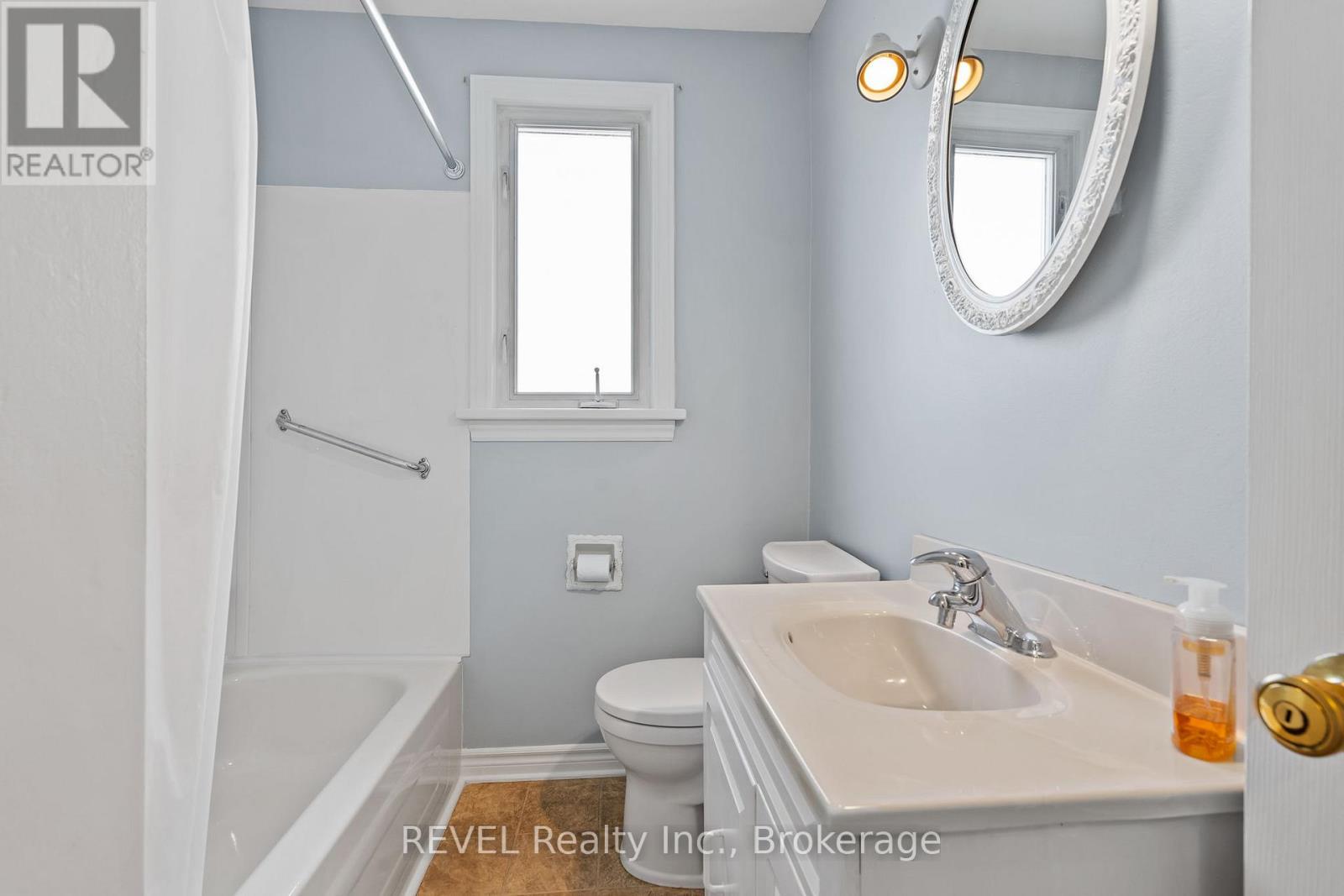 11 Melrose Avenue, St. Catharines, Ontario  L2P 2E3 - Photo 12 - X12927332