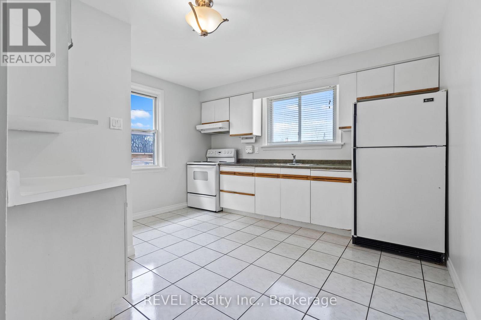 11 Melrose Avenue, St. Catharines, Ontario  L2P 2E3 - Photo 15 - X12927332