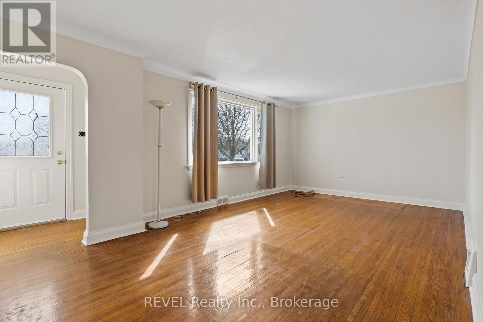 11 Melrose Avenue, St. Catharines, Ontario  L2P 2E3 - Photo 7 - X12927332