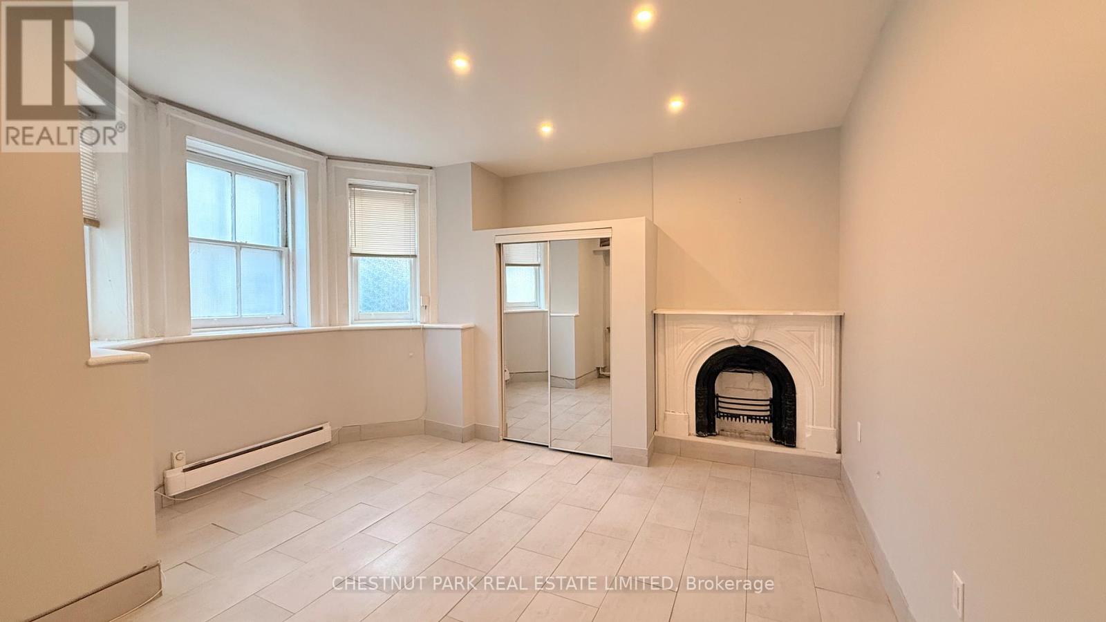 1 - 342 Jarvis Street, Toronto, Ontario  M4Y 2G6 - Photo 2 - C12927318