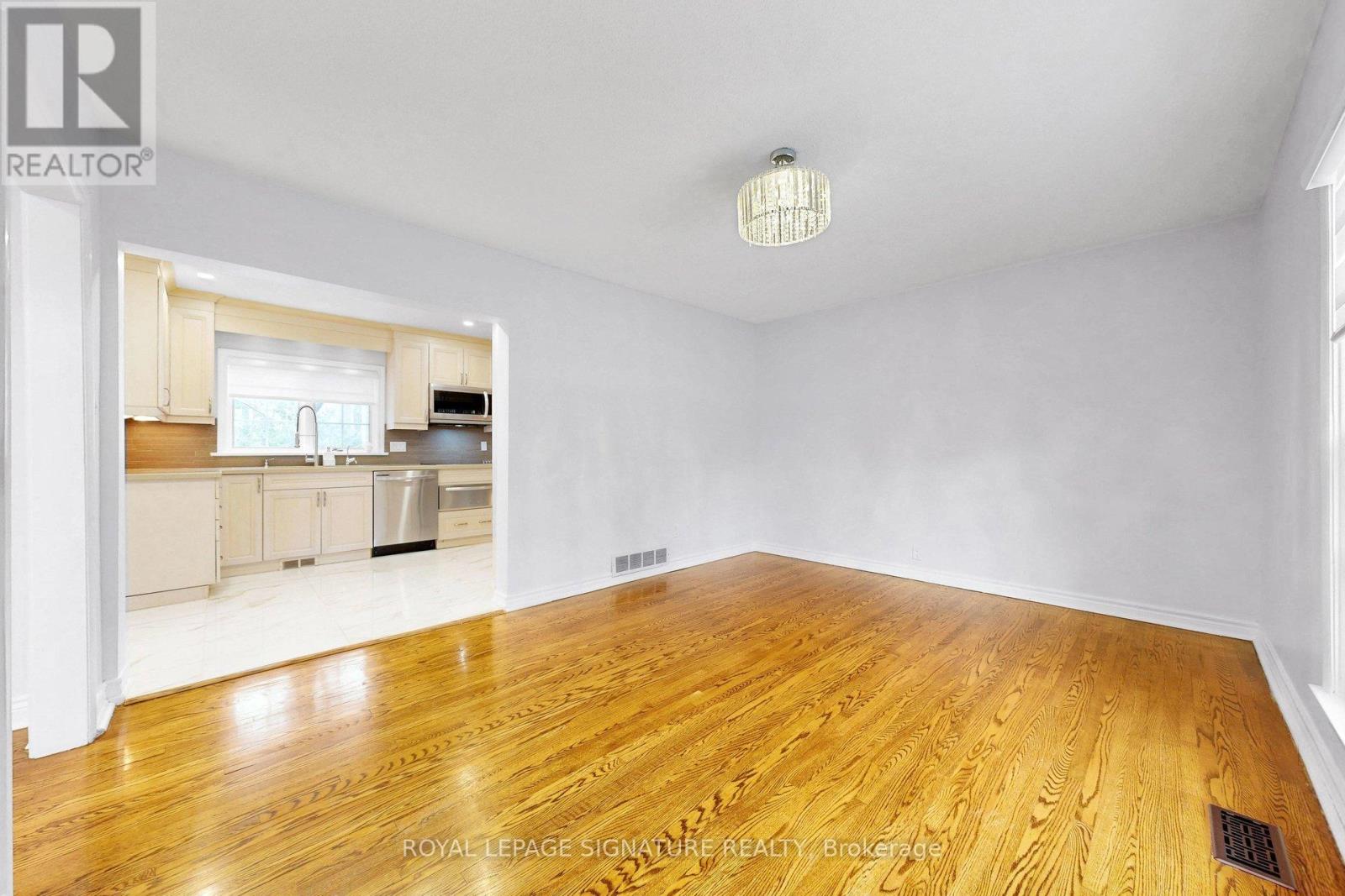 24 Laureleaf Road, Markham, Ontario  L3T 2X5 - Photo 13 - N12927268