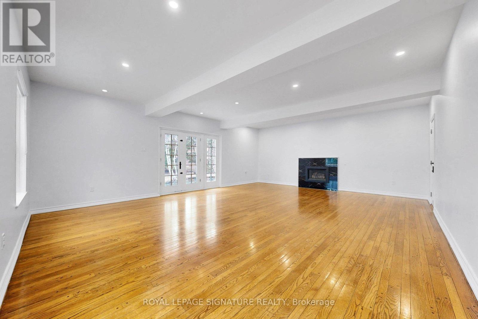 24 Laureleaf Road, Markham, Ontario  L3T 2X5 - Photo 4 - N12927268