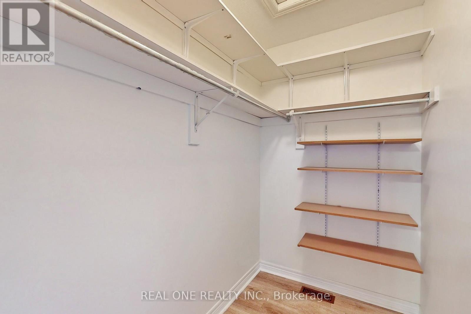 19 Longwood Avenue S, Richmond Hill, Ontario  L4E 4B1 - Photo 22 - N12927294