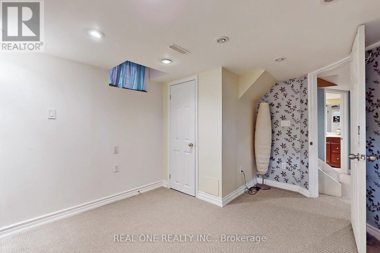 19 Longwood Avenue S, Richmond Hill, Ontario  L4E 4B1 - Photo 28 - N12927294