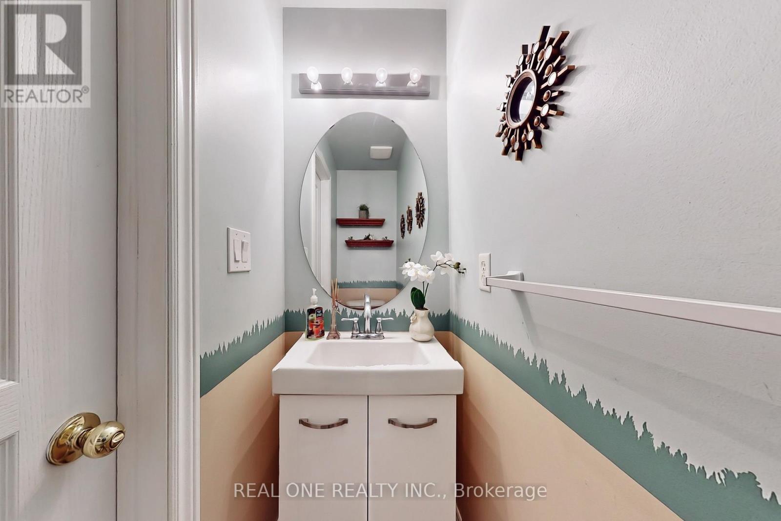 19 Longwood Avenue S, Richmond Hill, Ontario  L4E 4B1 - Photo 8 - N12927294