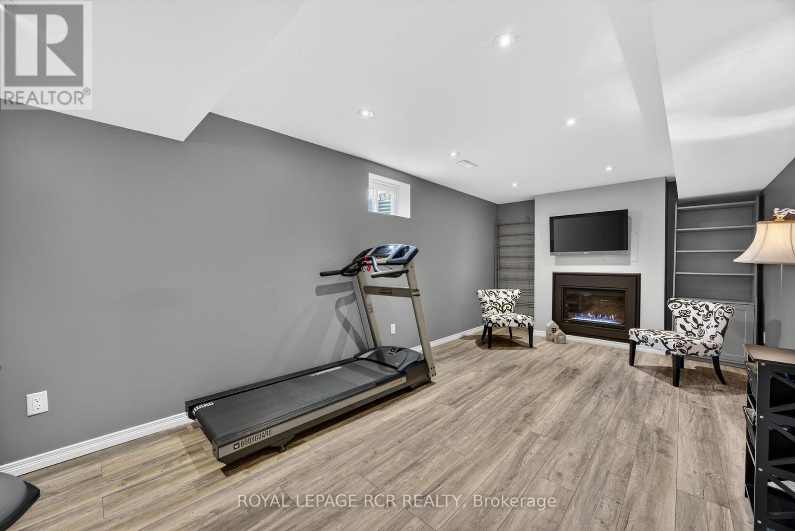 105 Shephard Avenue, New Tecumseth, Ontario  L9R 2G4 - Photo 34 - N12927350