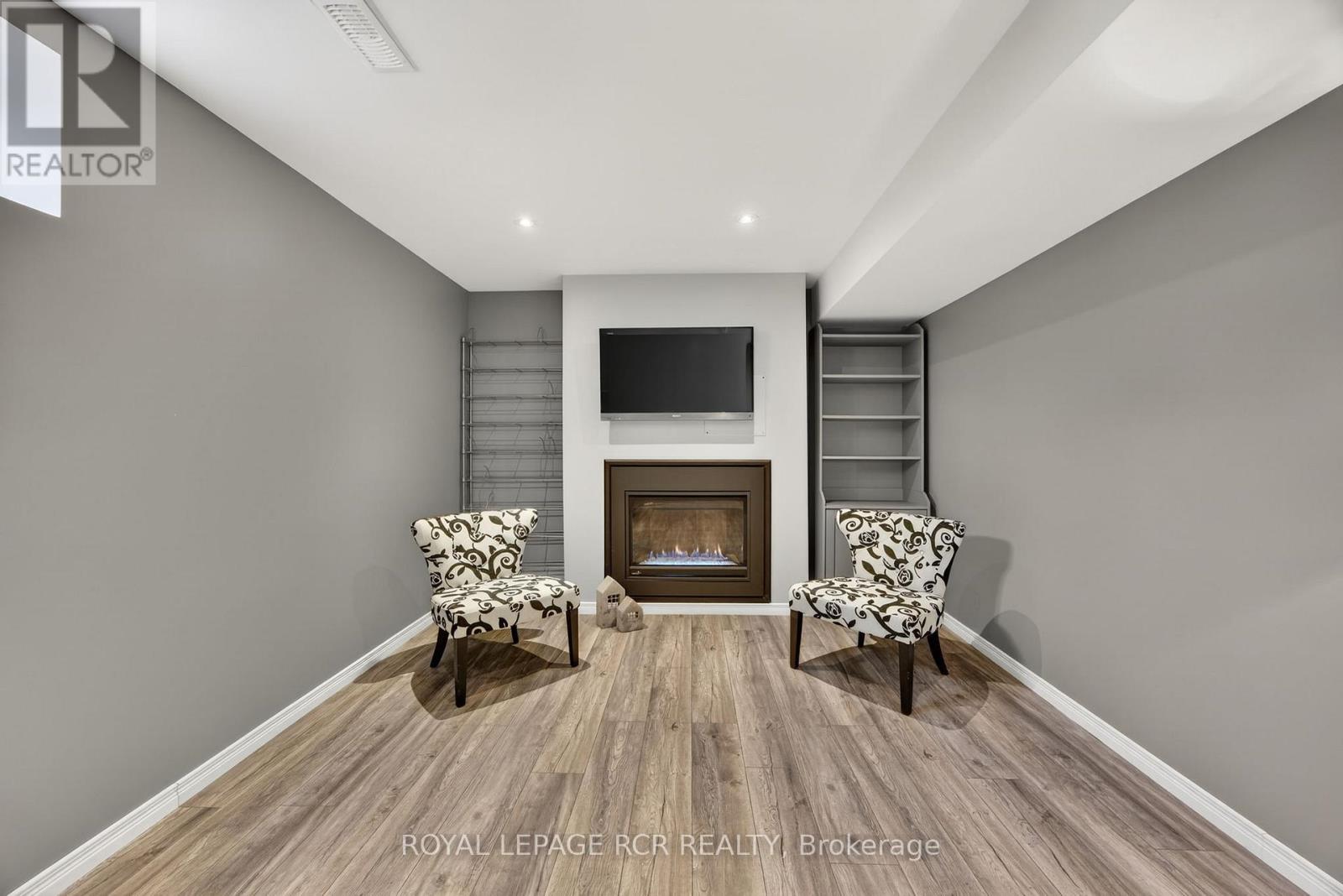 105 Shephard Avenue, New Tecumseth, Ontario  L9R 2G4 - Photo 36 - N12927350