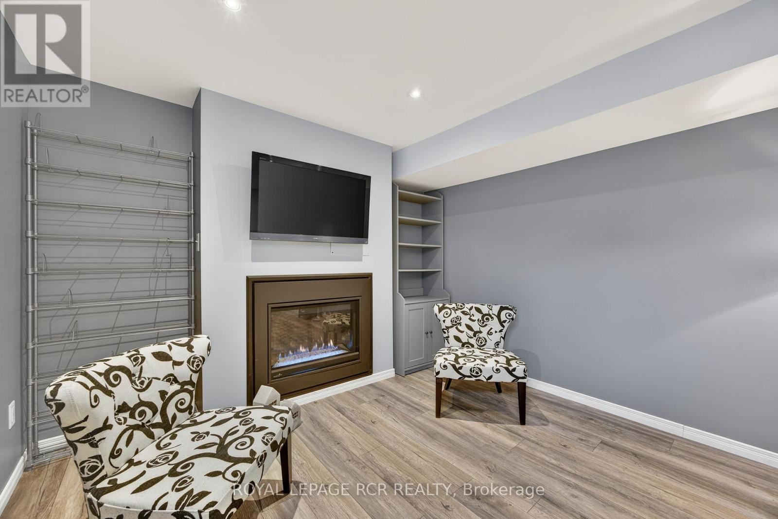 105 Shephard Avenue, New Tecumseth, Ontario  L9R 2G4 - Photo 37 - N12927350