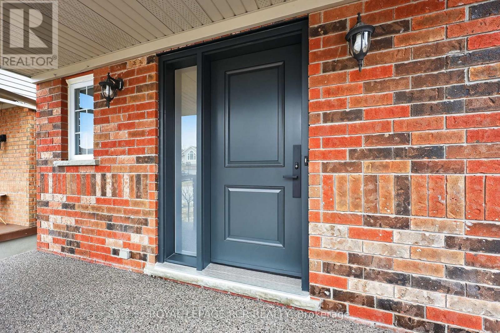 105 Shephard Avenue, New Tecumseth, Ontario  L9R 2G4 - Photo 5 - N12927350