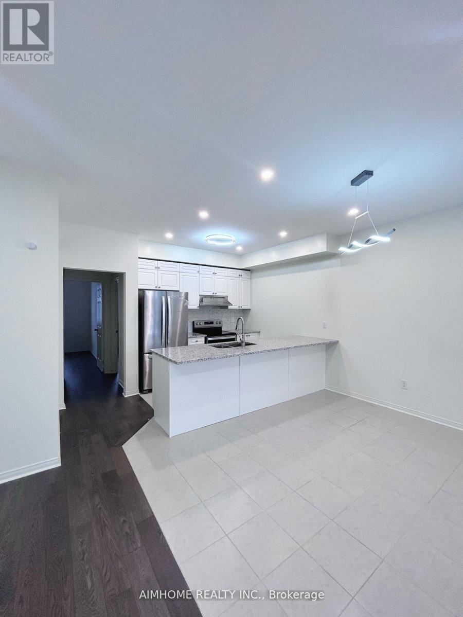 97 William F Bell Parkway, Richmond Hill, Ontario  L4S 0K7 - Photo 5 - N12927356