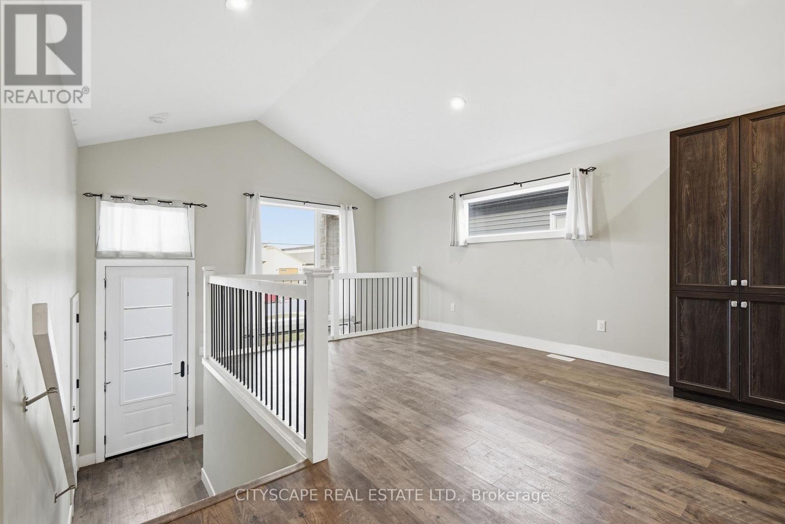 106 Ironwood Trail, Chatham-Kent (Sw), Ontario  N7M 0T3 - Photo 5 - X12927324