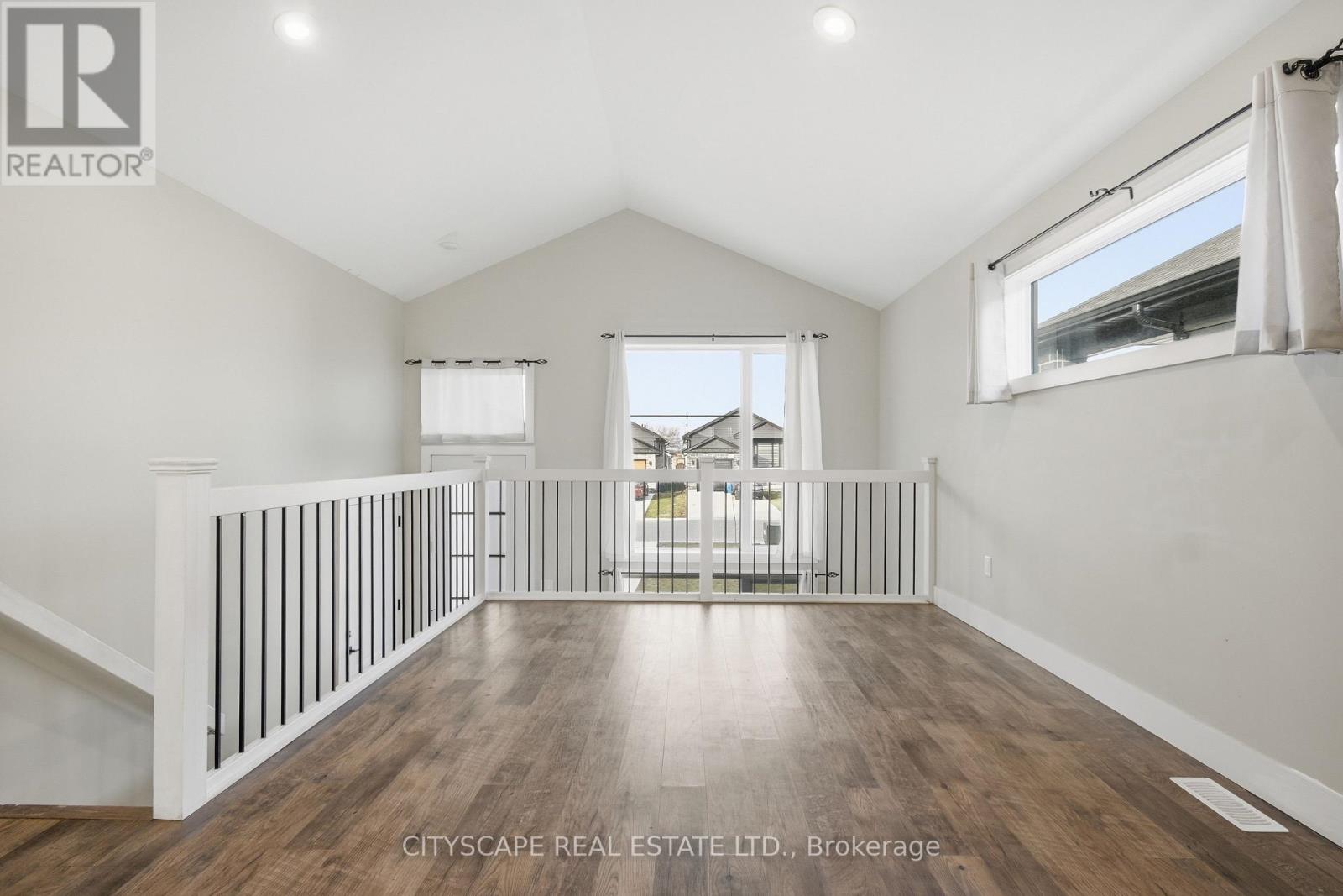 106 Ironwood Trail, Chatham-Kent (Sw), Ontario  N7M 0T3 - Photo 6 - X12927324