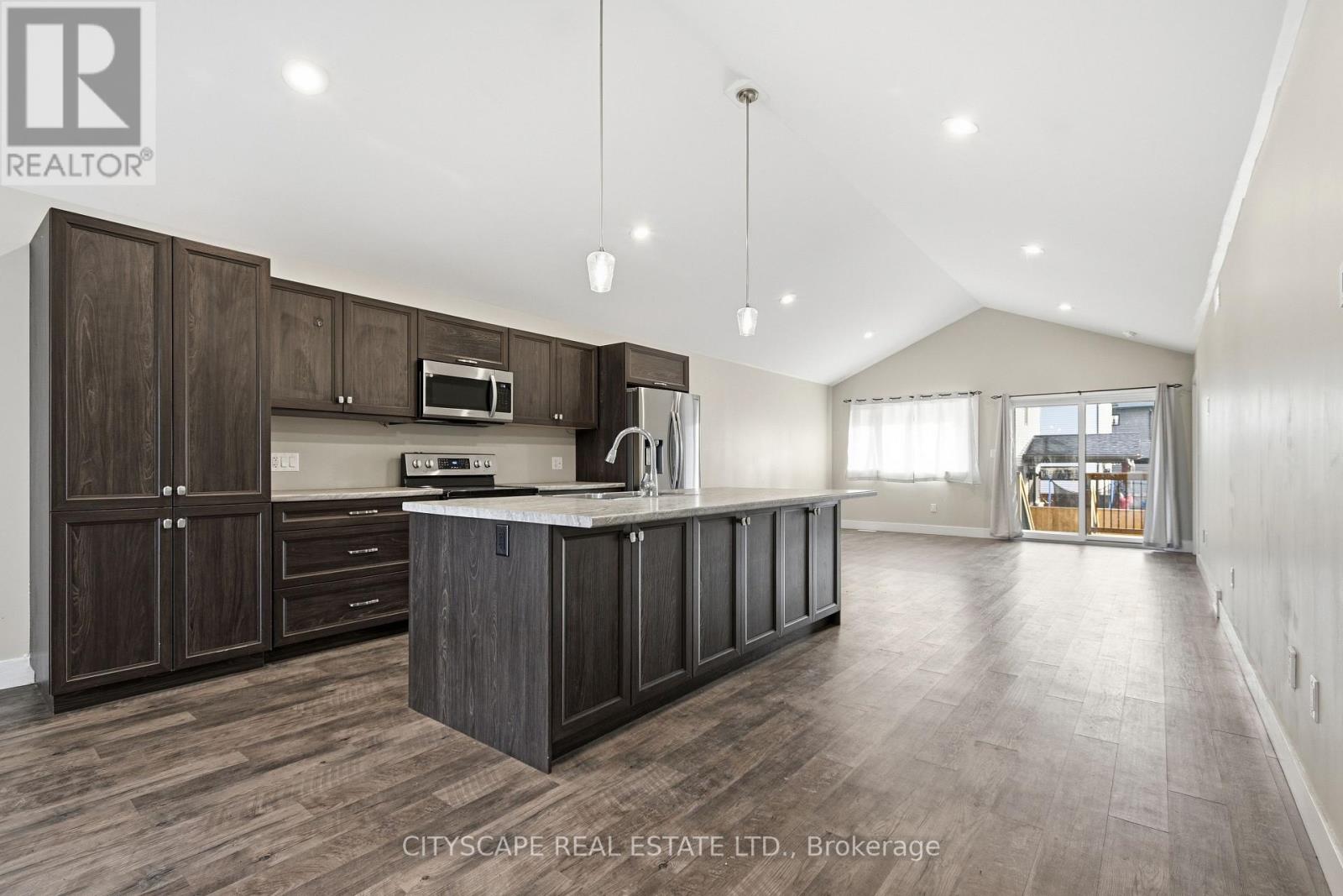 106 Ironwood Trail, Chatham-Kent (Sw), Ontario  N7M 0T3 - Photo 7 - X12927324