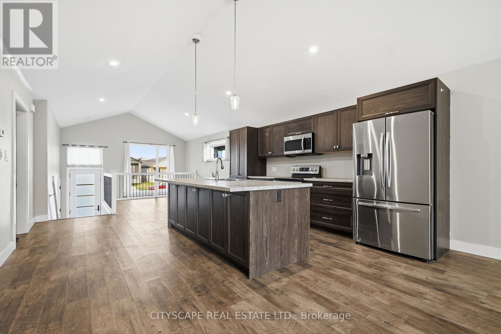 106 Ironwood Trail, Chatham-Kent (Sw), Ontario  N7M 0T3 - Photo 8 - X12927324