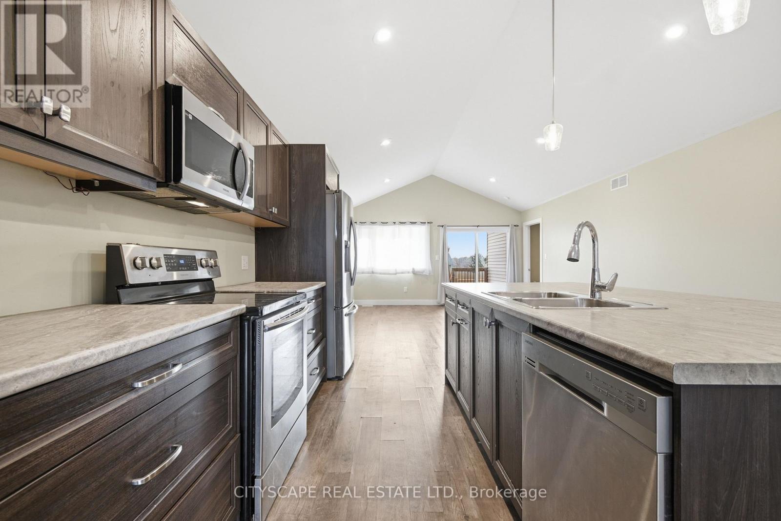 106 Ironwood Trail, Chatham-Kent (Sw), Ontario  N7M 0T3 - Photo 9 - X12927324