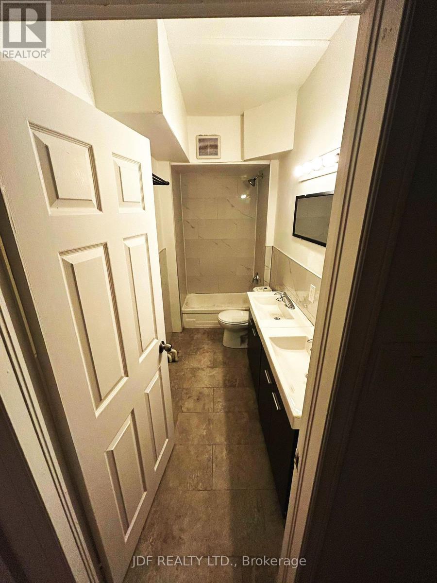 383 Lansdowne Avenue, Toronto, Ontario  M6H 3Y2 - Photo 22 - C12909846