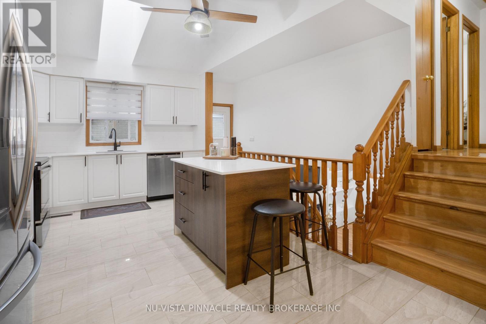 44 Golfdale Crescent, London South, Ontario  N6C 5P2 - Photo 9 - X12927400