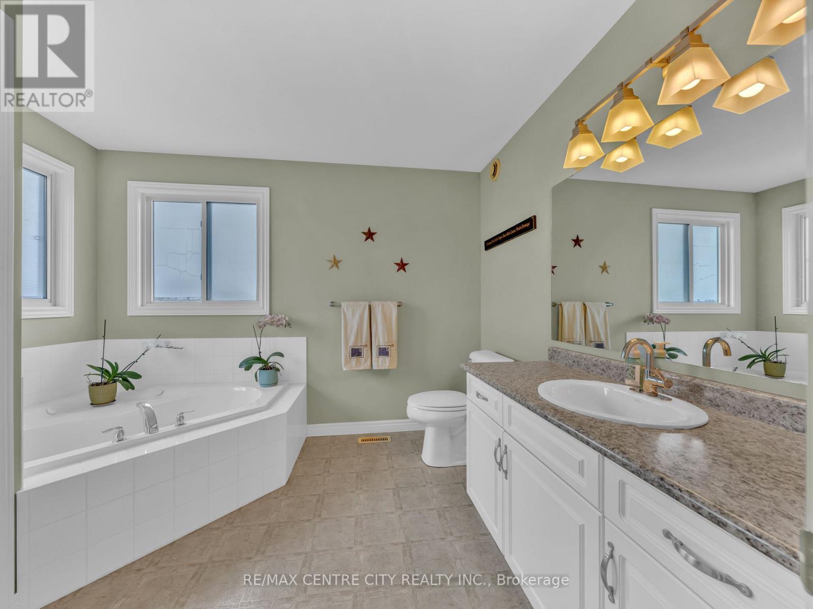 42137 Mcbain Line, Central Elgin, Ontario  N5P 4R1 - Photo 26 - X12927404