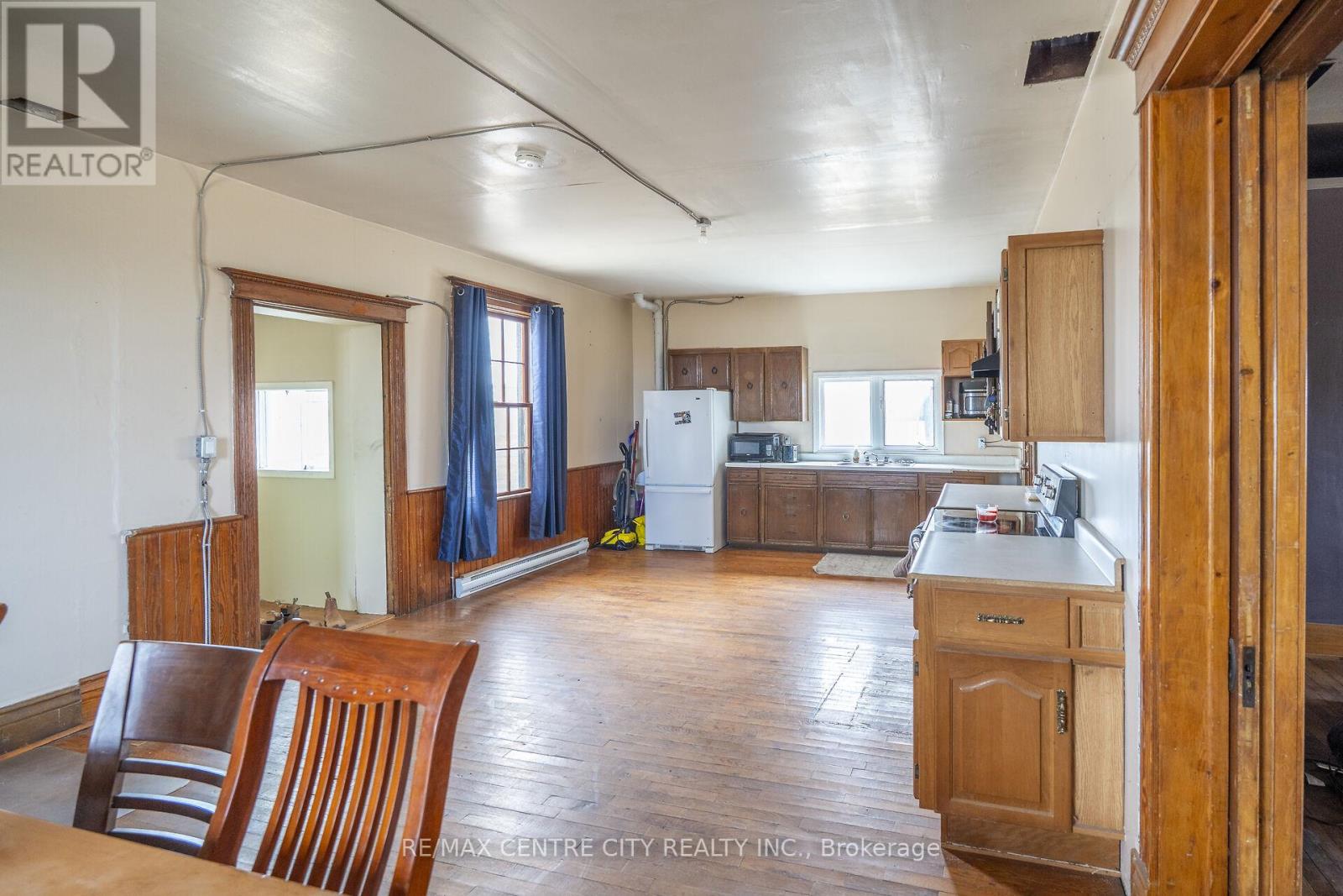 3542 Putnam Road, Thames Centre, Ontario  N0L 1V0 - Photo 31 - X12927412