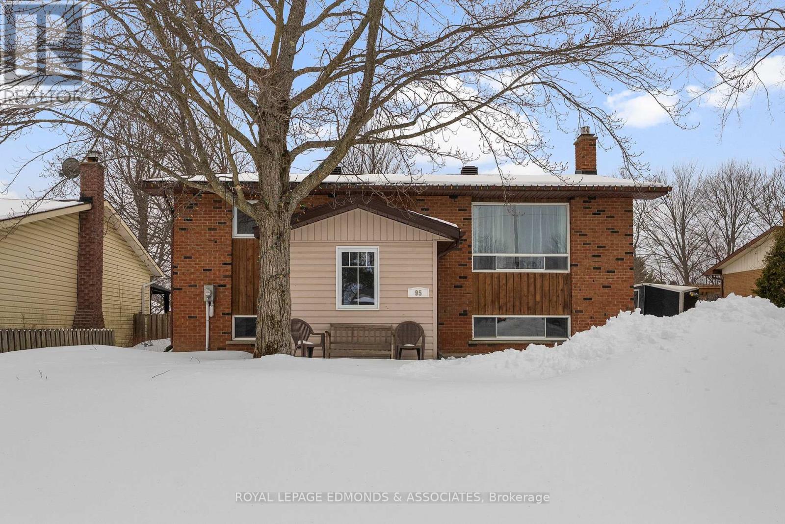 95 SPRUCE STREET E, Petawawa, Ontario