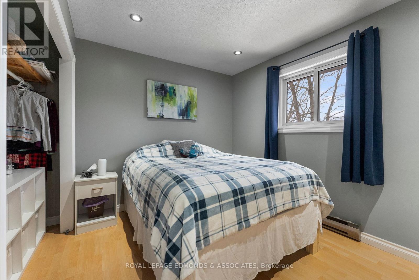 95 Spruce Street E, Petawawa, Ontario  K8H 3H7 - Photo 16 - X12927428