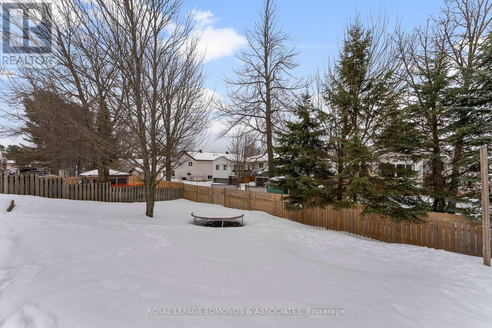 95 Spruce Street E, Petawawa, Ontario  K8H 3H7 - Photo 32 - X12927428