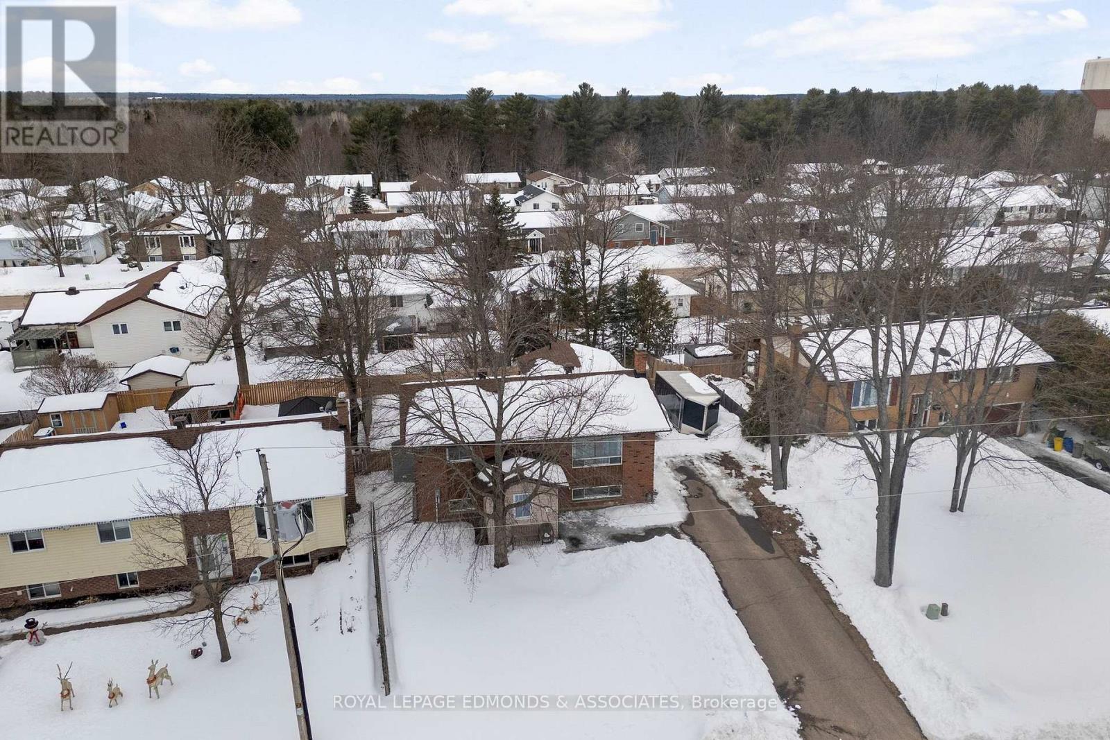 95 Spruce Street E, Petawawa, Ontario  K8H 3H7 - Photo 34 - X12927428