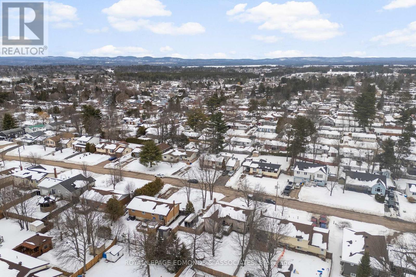 95 Spruce Street E, Petawawa, Ontario  K8H 3H7 - Photo 38 - X12927428