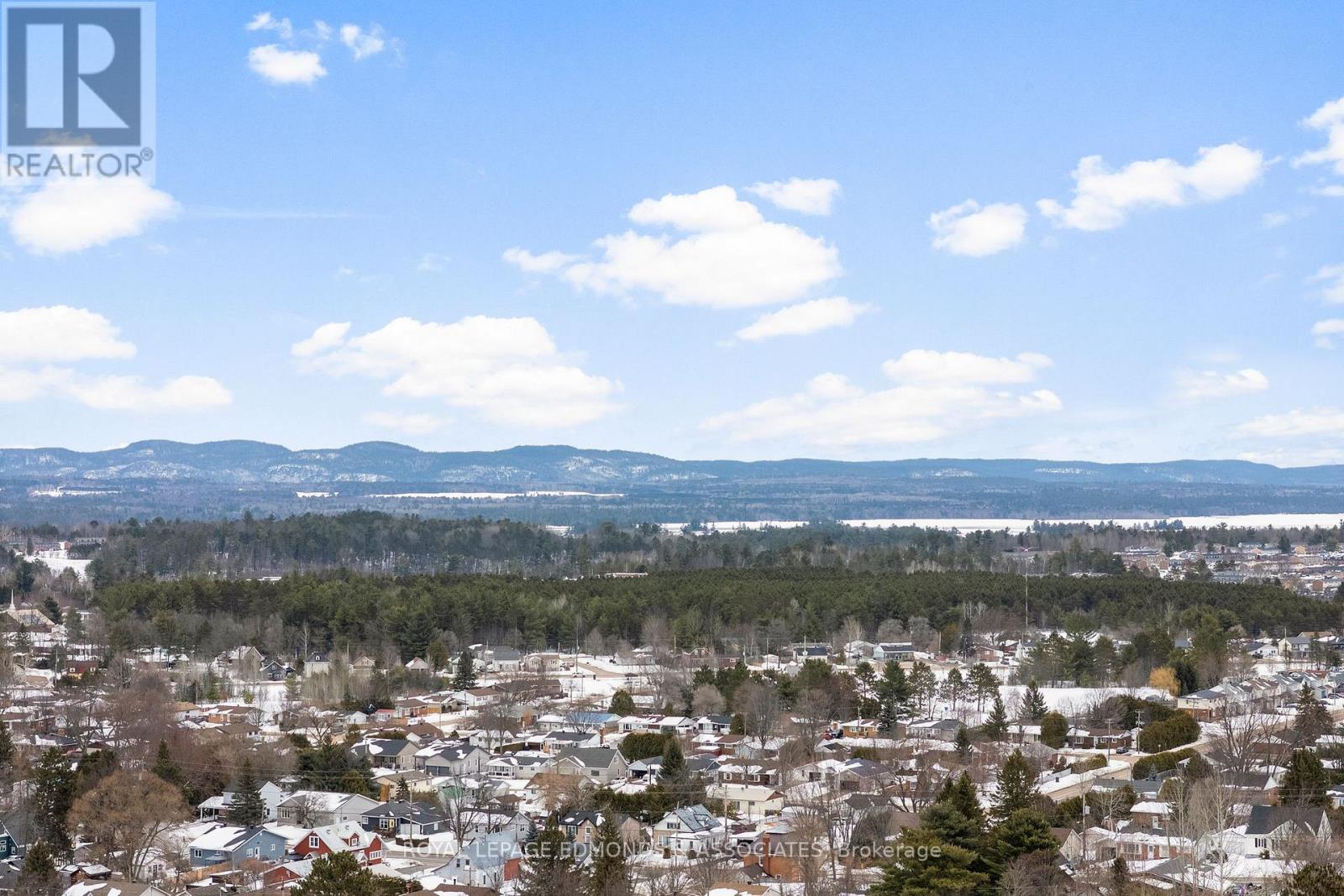 95 Spruce Street E, Petawawa, Ontario  K8H 3H7 - Photo 39 - X12927428